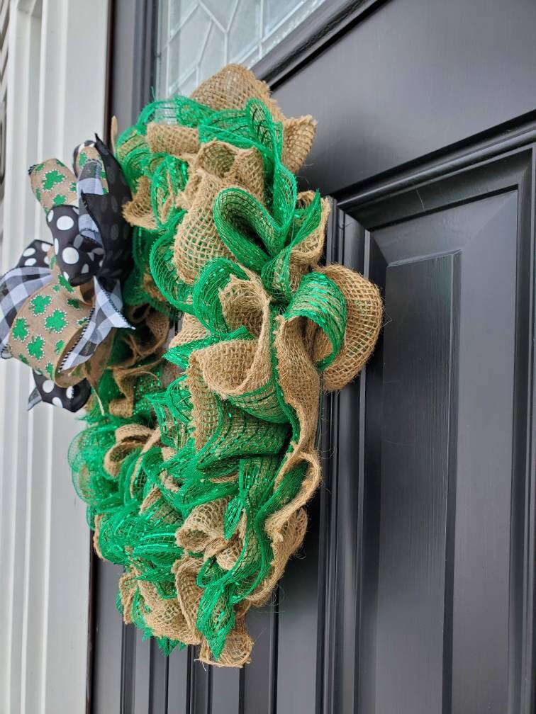 St. Patrick's day burlap wreath, green burlap wreath, burlap ruffle wreath, St. Patrick's decor, emerald green burlap wreath