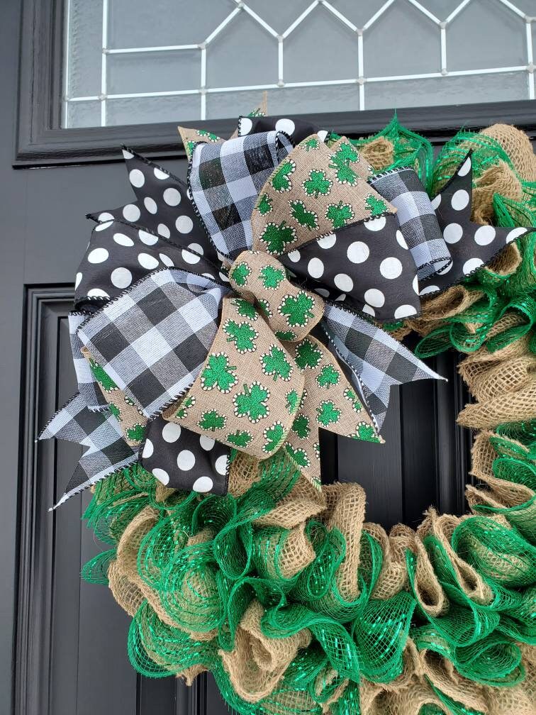 St. Patrick's day burlap wreath, green burlap wreath, burlap ruffle wreath, St. Patrick's decor, emerald green burlap wreath